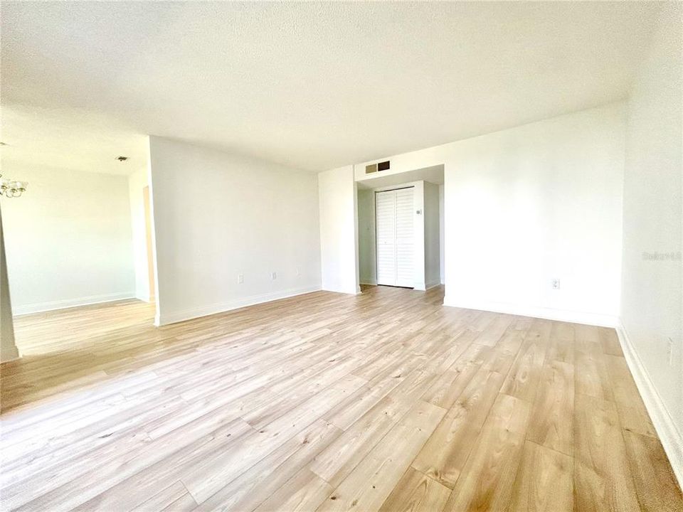 For Sale: $124,000 (1 beds, 1 baths, 863 Square Feet)