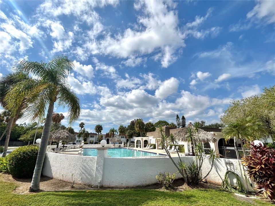 For Sale: $124,000 (1 beds, 1 baths, 863 Square Feet)