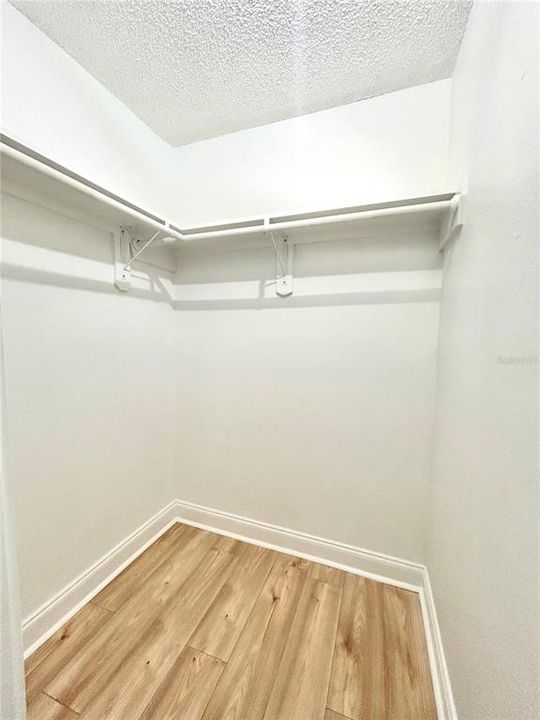 For Sale: $124,000 (1 beds, 1 baths, 863 Square Feet)