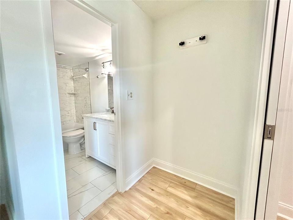 For Sale: $124,000 (1 beds, 1 baths, 863 Square Feet)