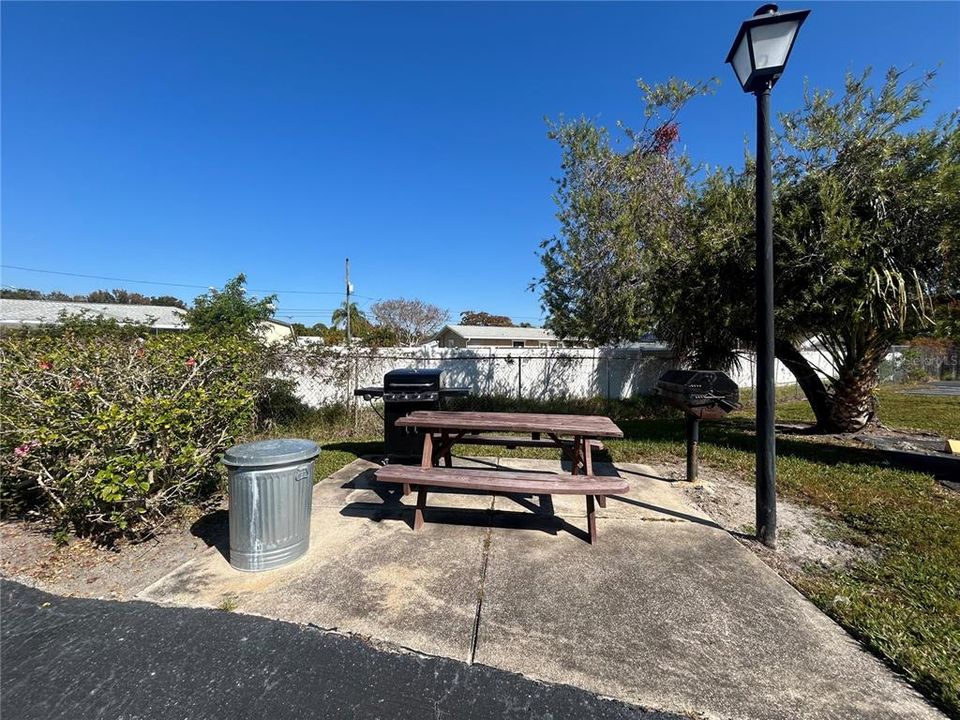 For Sale: $124,000 (1 beds, 1 baths, 863 Square Feet)