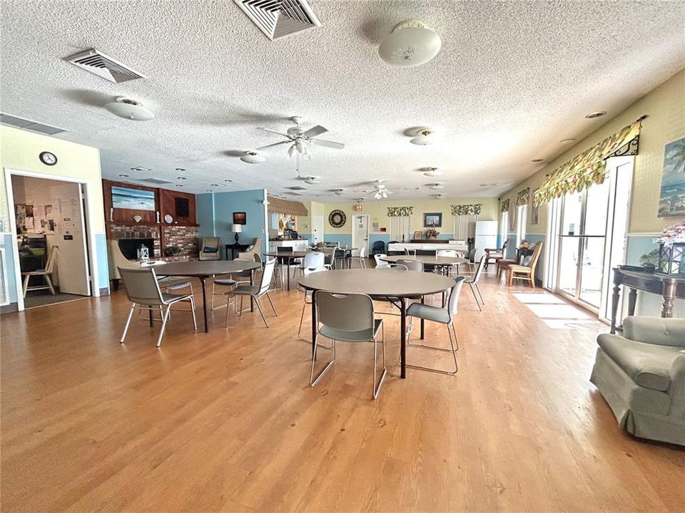 For Sale: $124,000 (1 beds, 1 baths, 863 Square Feet)