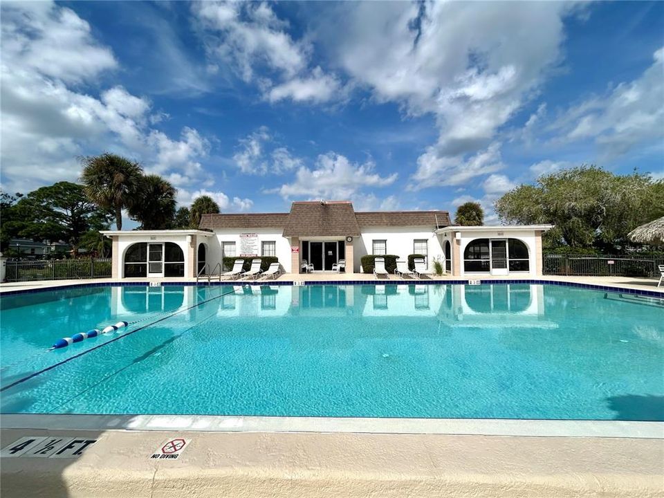 For Sale: $124,000 (1 beds, 1 baths, 863 Square Feet)