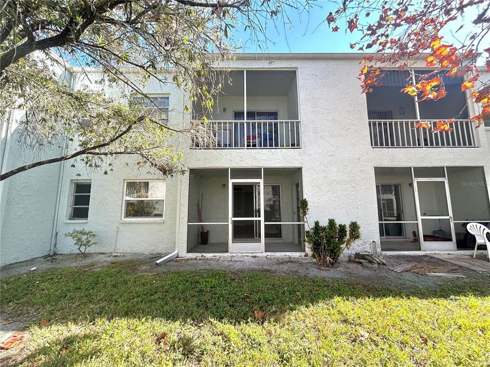 For Sale: $124,000 (1 beds, 1 baths, 863 Square Feet)