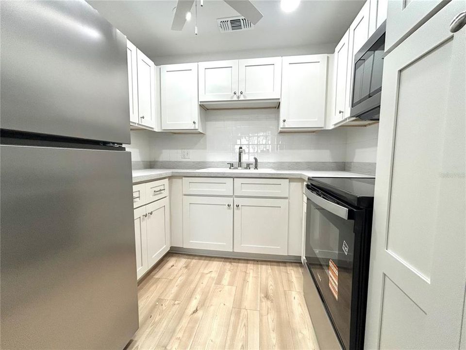 For Sale: $124,000 (1 beds, 1 baths, 863 Square Feet)