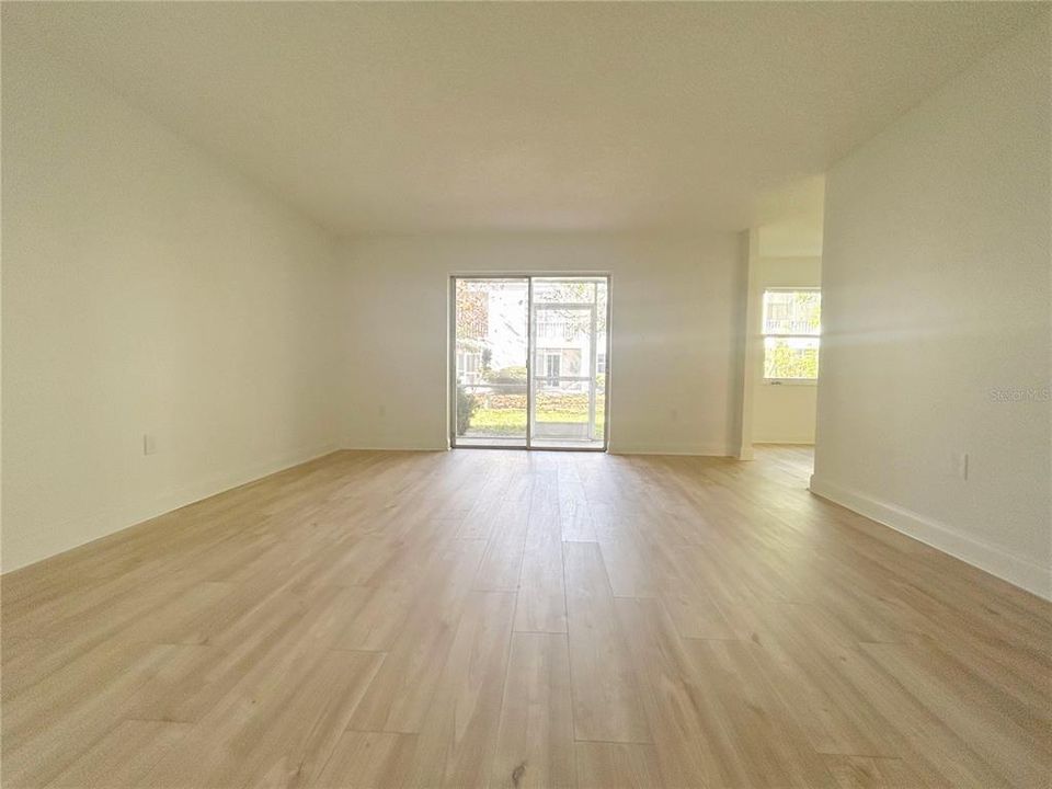 For Sale: $124,000 (1 beds, 1 baths, 863 Square Feet)