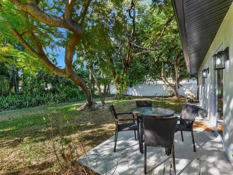 For Sale: $370,000 (3 beds, 2 baths, 1406 Square Feet)