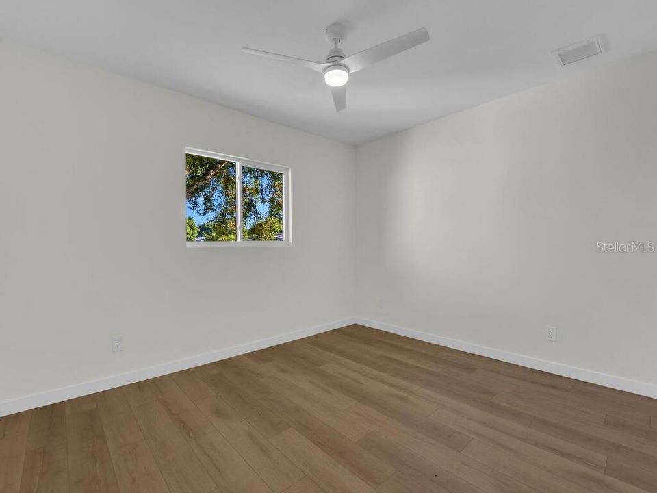 For Sale: $370,000 (3 beds, 2 baths, 1406 Square Feet)