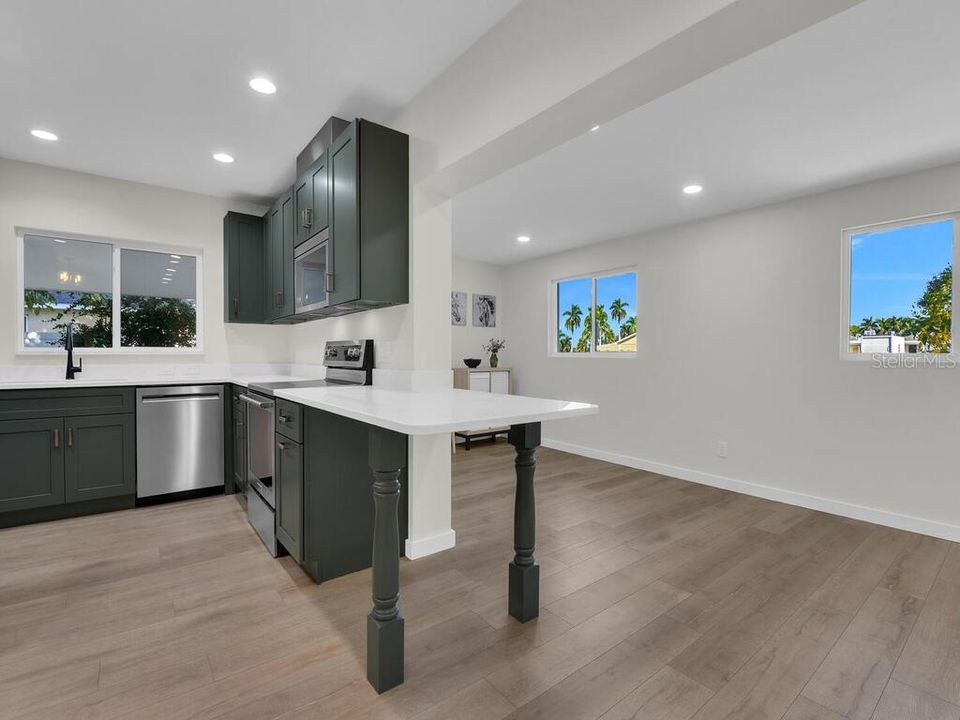 For Sale: $370,000 (3 beds, 2 baths, 1406 Square Feet)