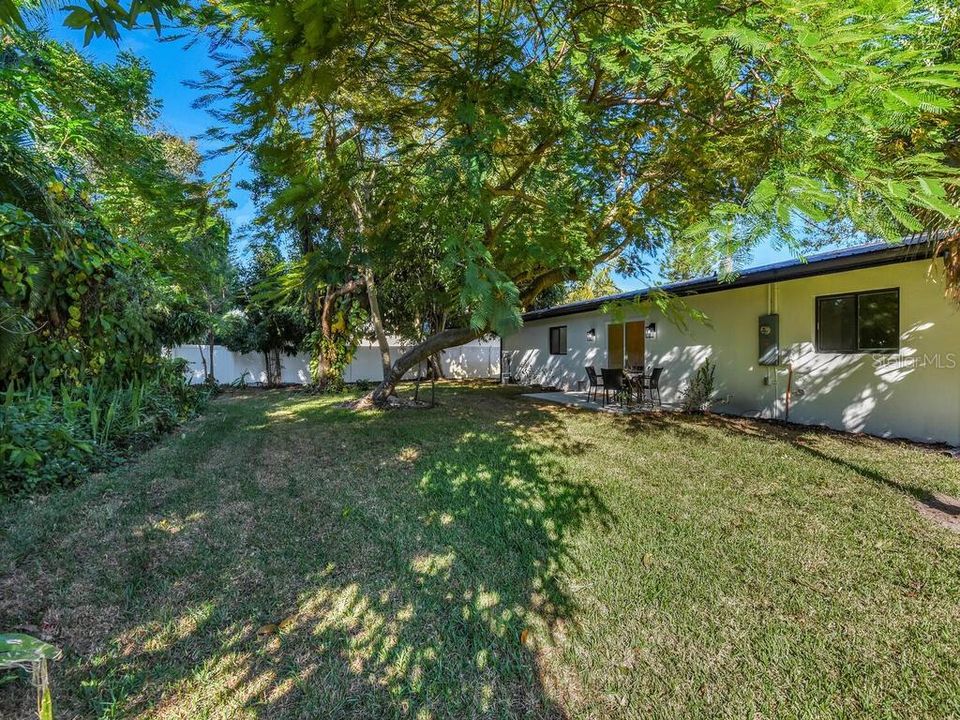 For Sale: $370,000 (3 beds, 2 baths, 1406 Square Feet)