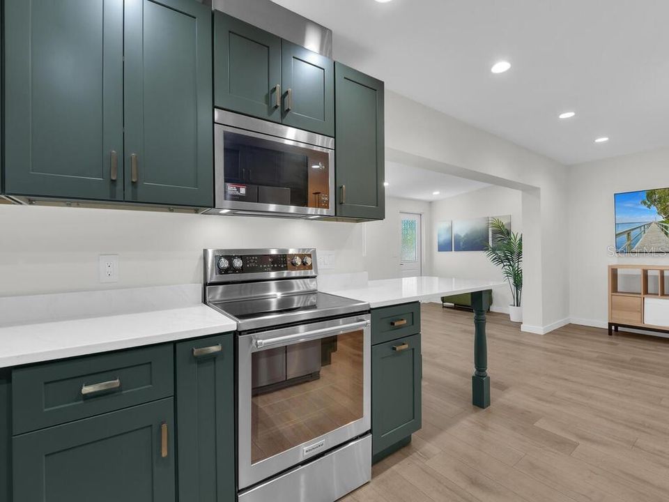 For Sale: $370,000 (3 beds, 2 baths, 1406 Square Feet)