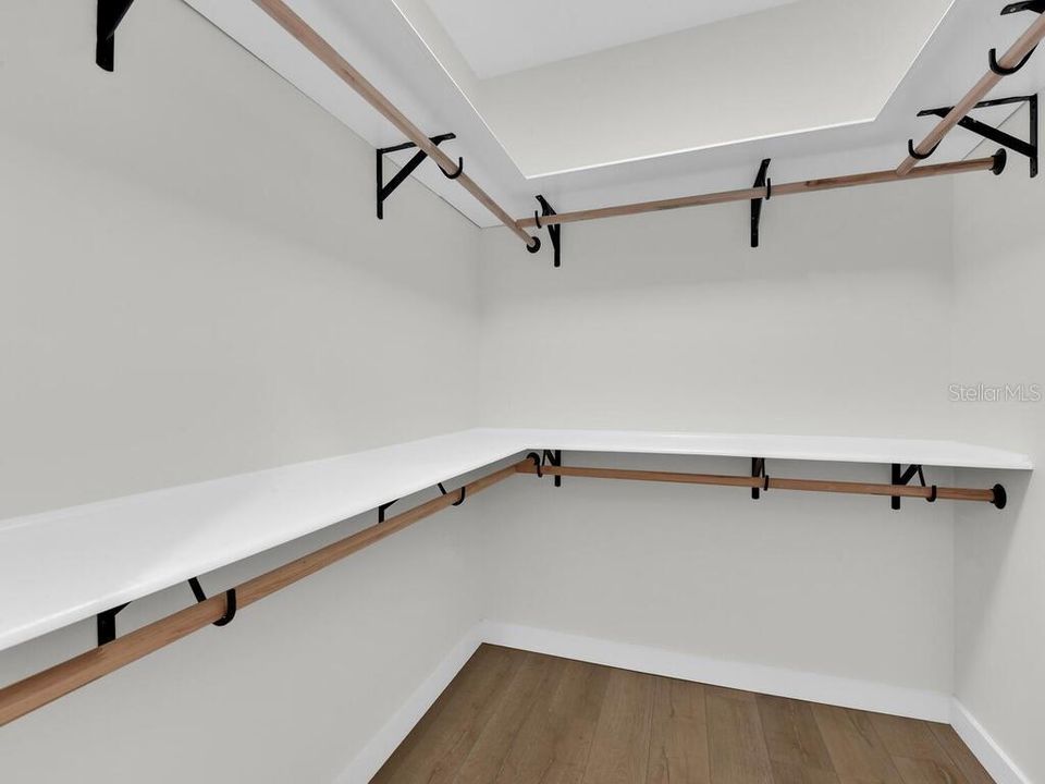 For Sale: $370,000 (3 beds, 2 baths, 1406 Square Feet)