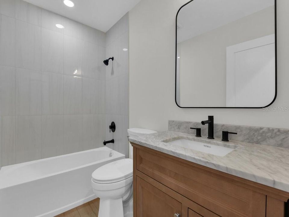 For Sale: $370,000 (3 beds, 2 baths, 1406 Square Feet)