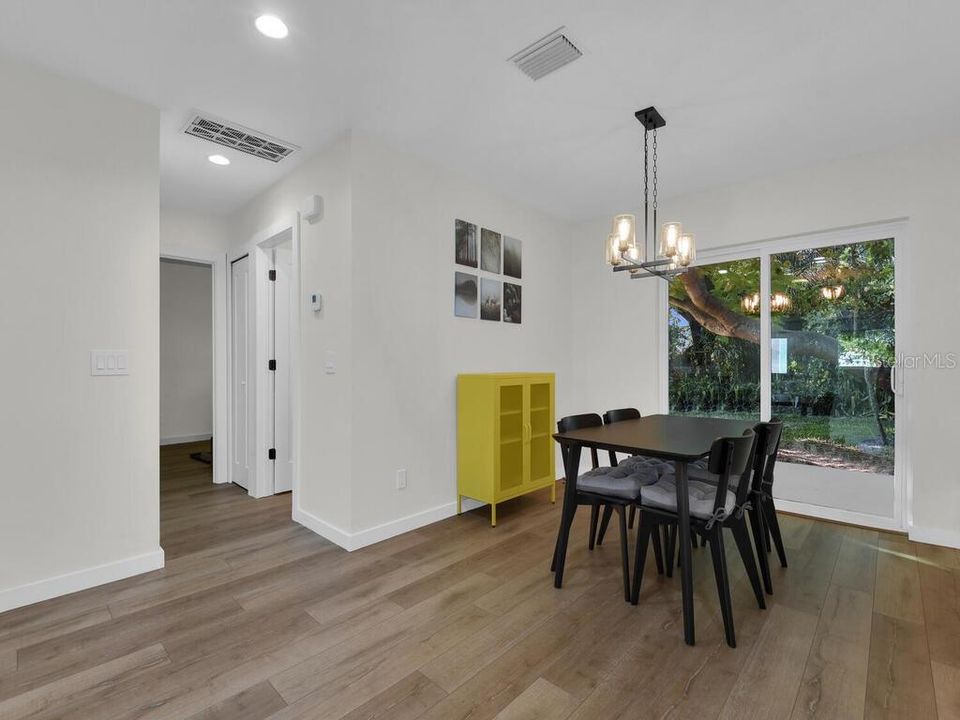 For Sale: $370,000 (3 beds, 2 baths, 1406 Square Feet)