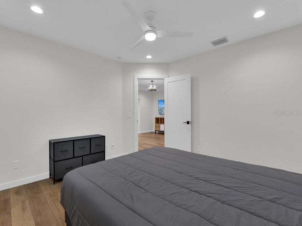 For Sale: $370,000 (3 beds, 2 baths, 1406 Square Feet)