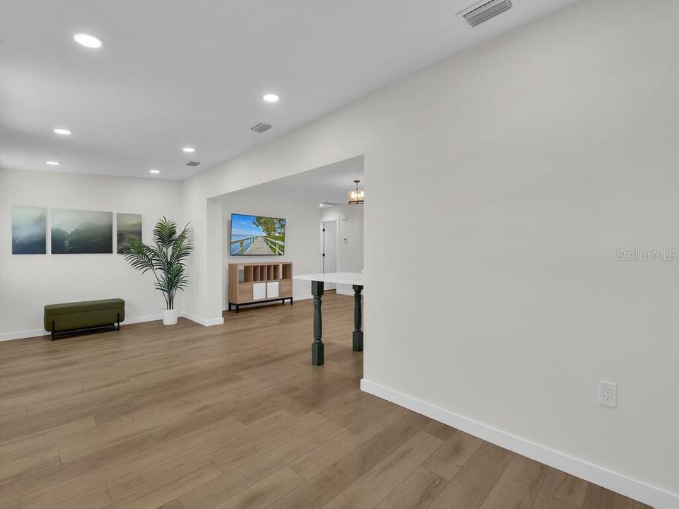 For Sale: $370,000 (3 beds, 2 baths, 1406 Square Feet)