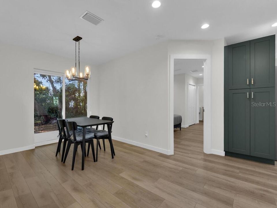 For Sale: $370,000 (3 beds, 2 baths, 1406 Square Feet)