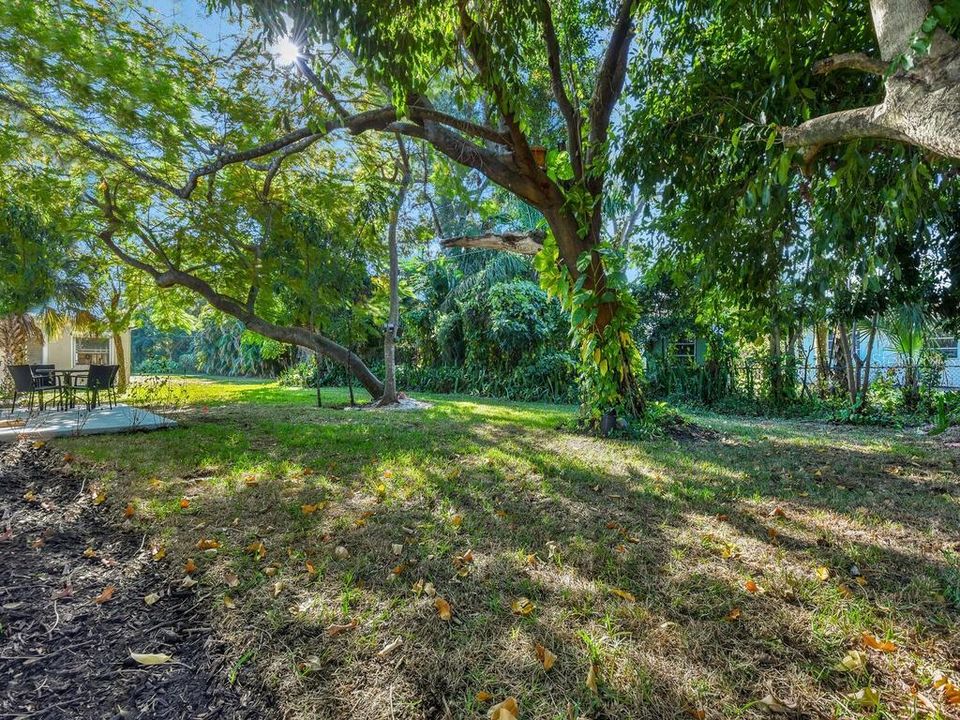 For Sale: $370,000 (3 beds, 2 baths, 1406 Square Feet)