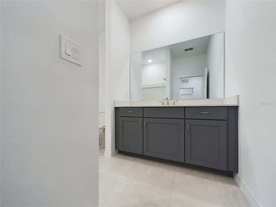 For Rent: $2,300 (3 beds, 2 baths, 1856 Square Feet)