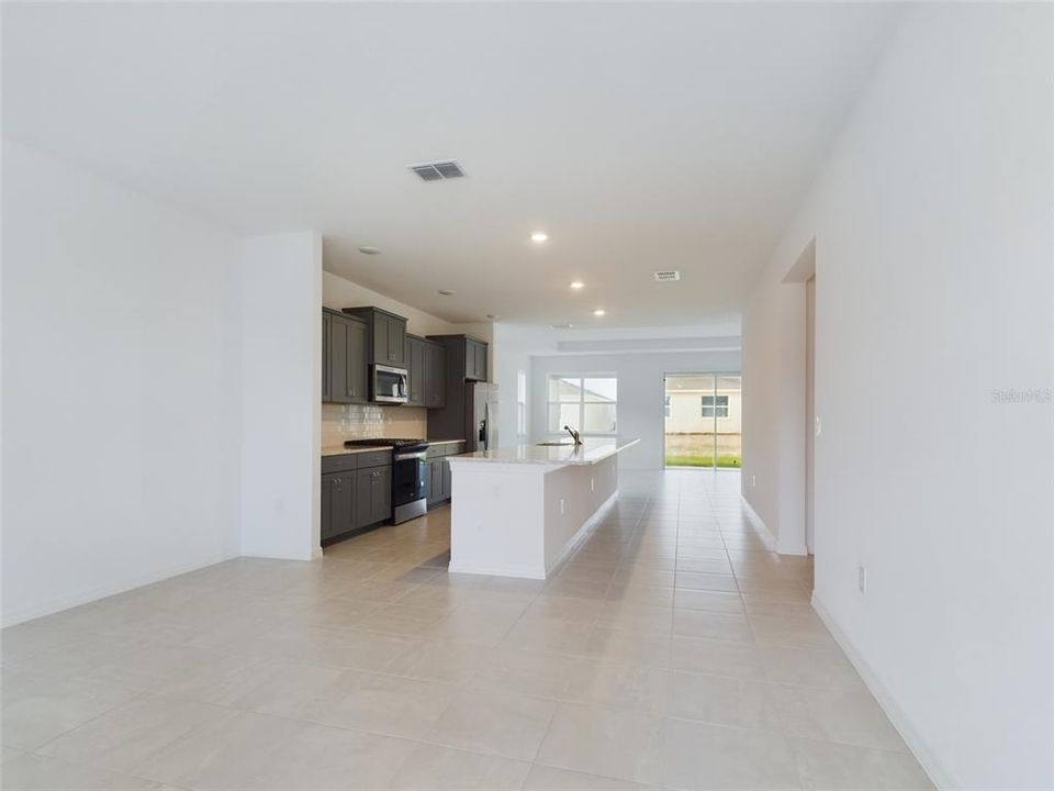 For Rent: $2,300 (3 beds, 2 baths, 1856 Square Feet)