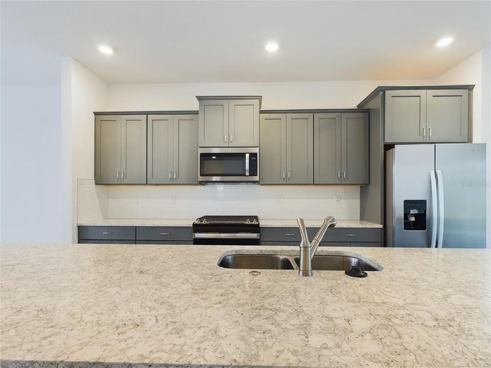 For Rent: $2,300 (3 beds, 2 baths, 1856 Square Feet)