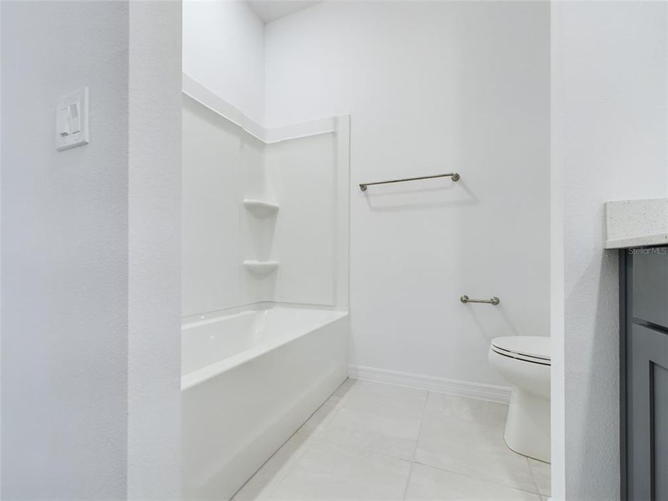 For Rent: $2,300 (3 beds, 2 baths, 1856 Square Feet)