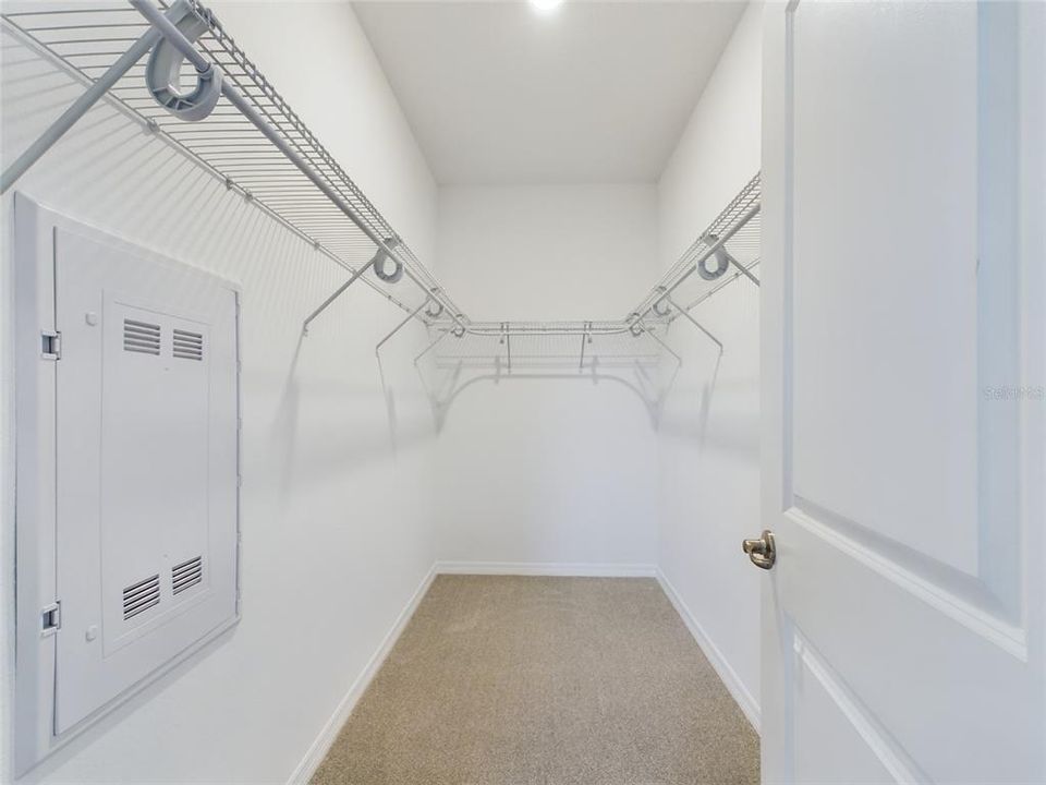 For Rent: $2,300 (3 beds, 2 baths, 1856 Square Feet)