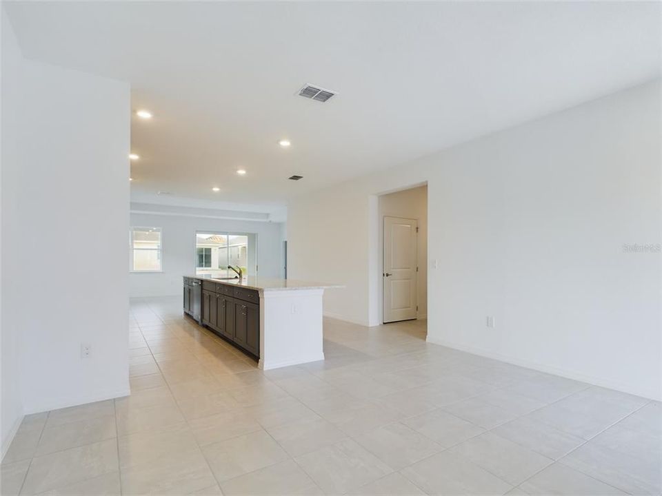 For Rent: $2,300 (3 beds, 2 baths, 1856 Square Feet)