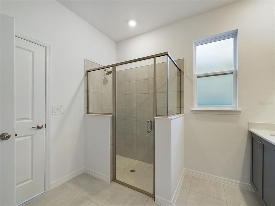 For Rent: $2,300 (3 beds, 2 baths, 1856 Square Feet)