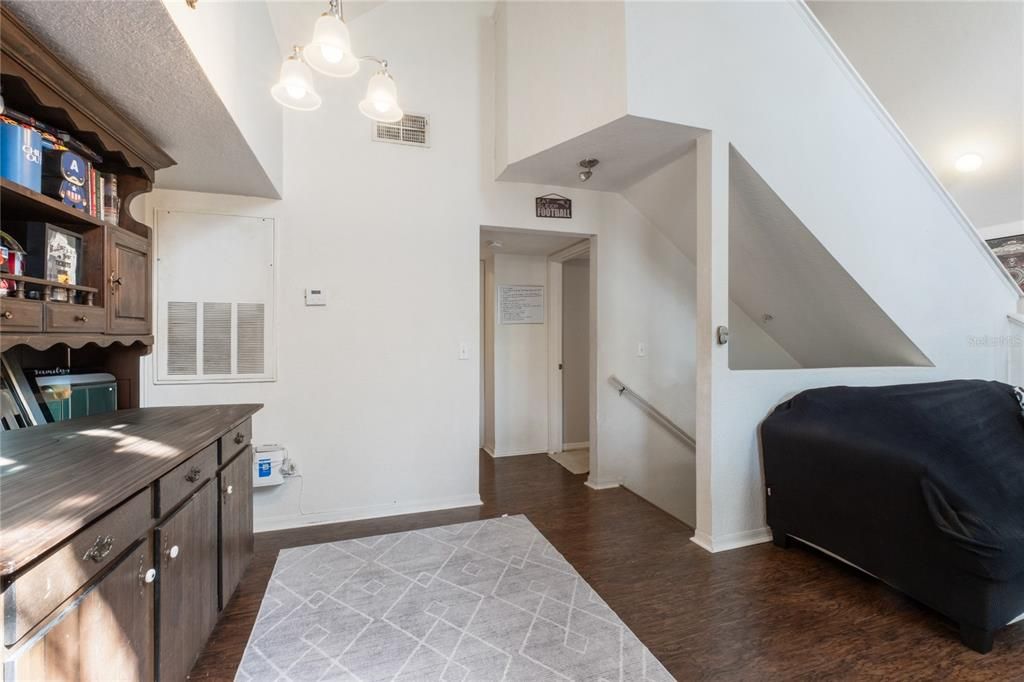 For Sale: $190,000 (1 beds, 1 baths, 991 Square Feet)