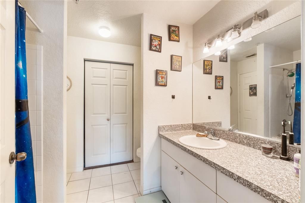 For Sale: $190,000 (1 beds, 1 baths, 991 Square Feet)
