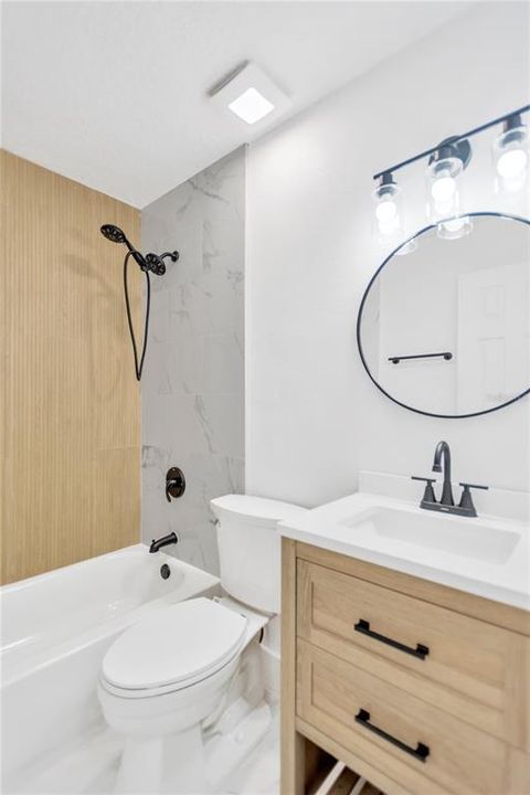 出租: $2,300 (3 贝兹, 2 浴室, 912 平方英尺)