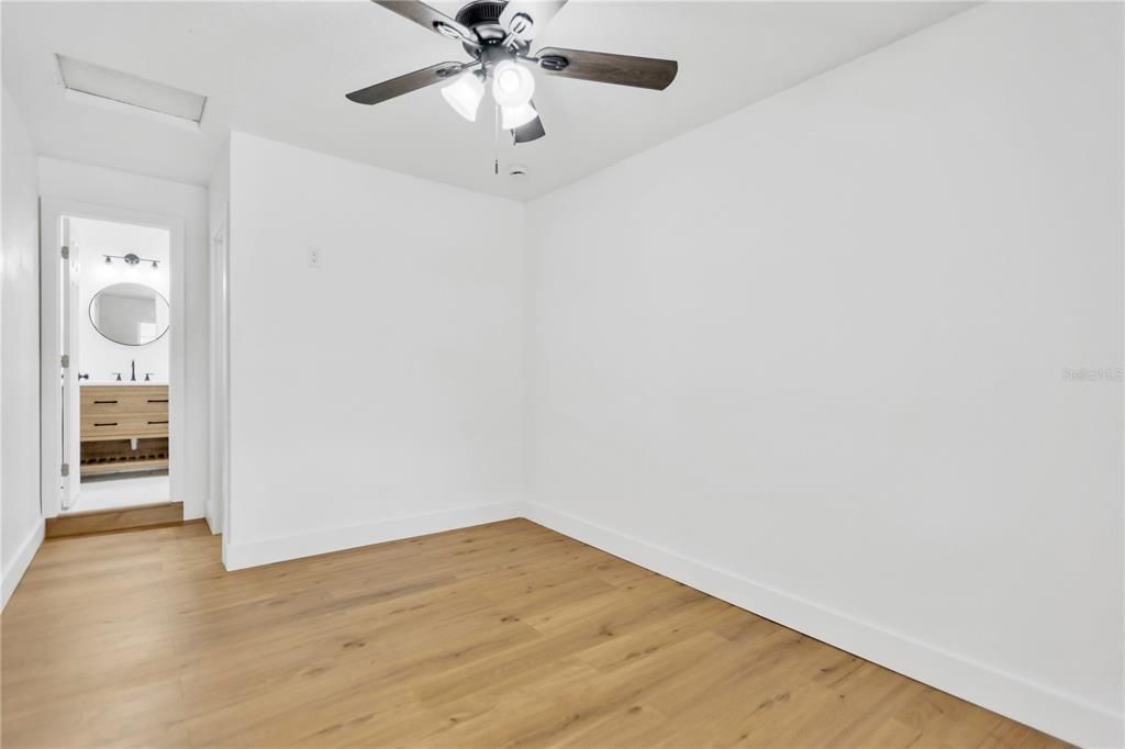 出租: $2,300 (3 贝兹, 2 浴室, 912 平方英尺)