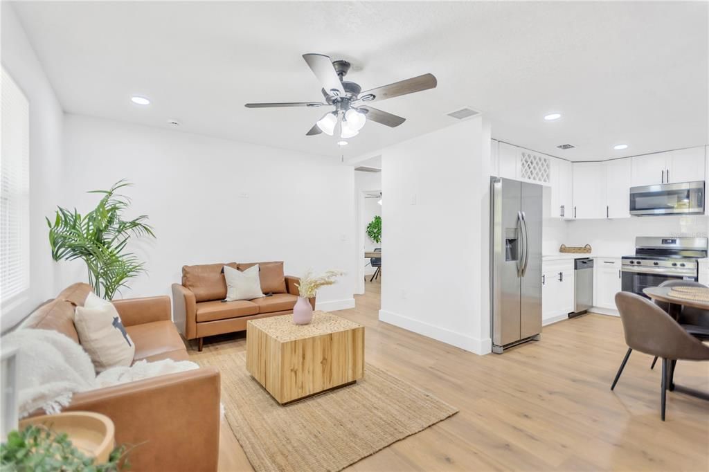 出租: $2,300 (3 贝兹, 2 浴室, 912 平方英尺)