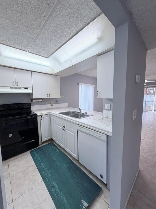 For Rent: $1,500 (2 beds, 2 baths, 980 Square Feet)