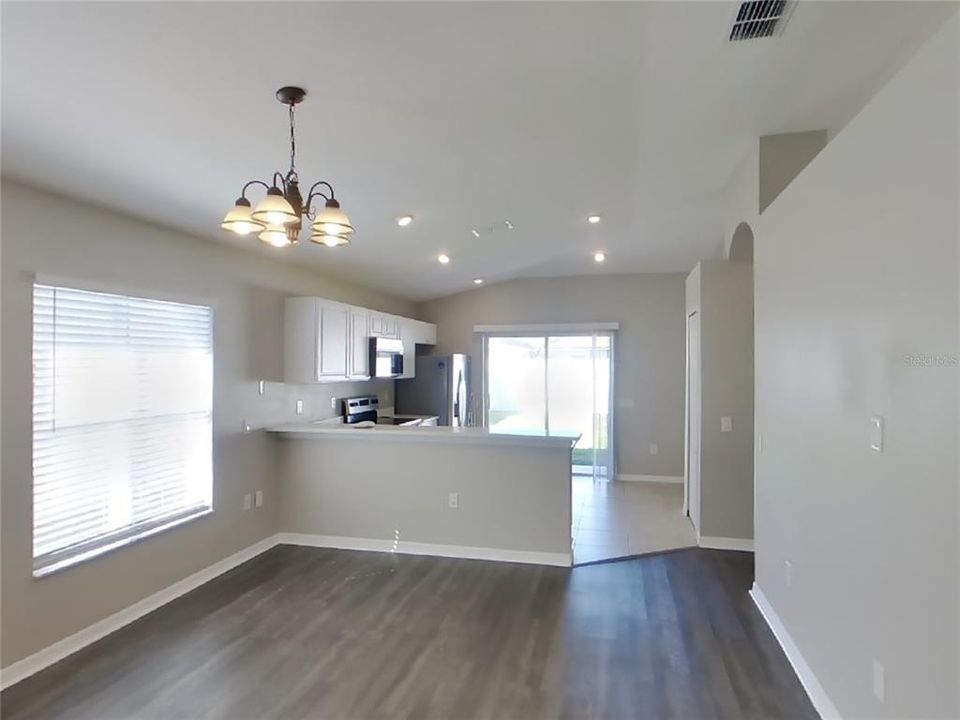 For Rent: $2,039 (3 beds, 2 baths, 1280 Square Feet)