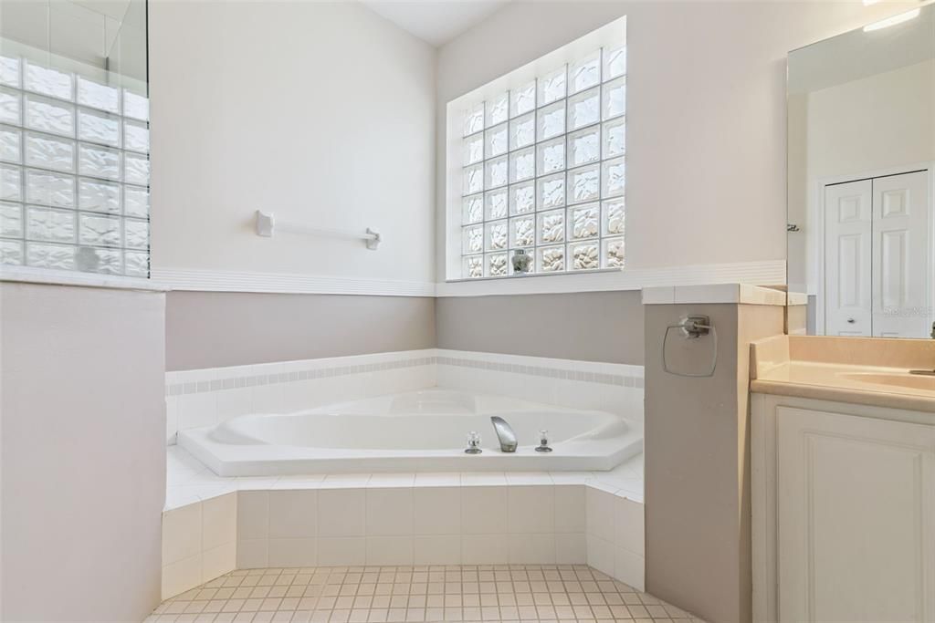 На продажу: $800,000 (4 спален, 3 ванн, 2544 Квадратных фут)