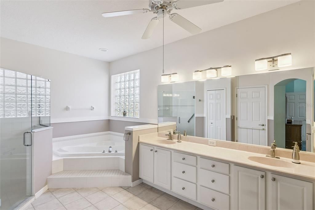 На продажу: $800,000 (4 спален, 3 ванн, 2544 Квадратных фут)