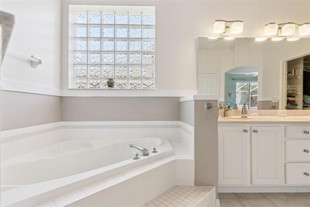 На продажу: $800,000 (4 спален, 3 ванн, 2544 Квадратных фут)