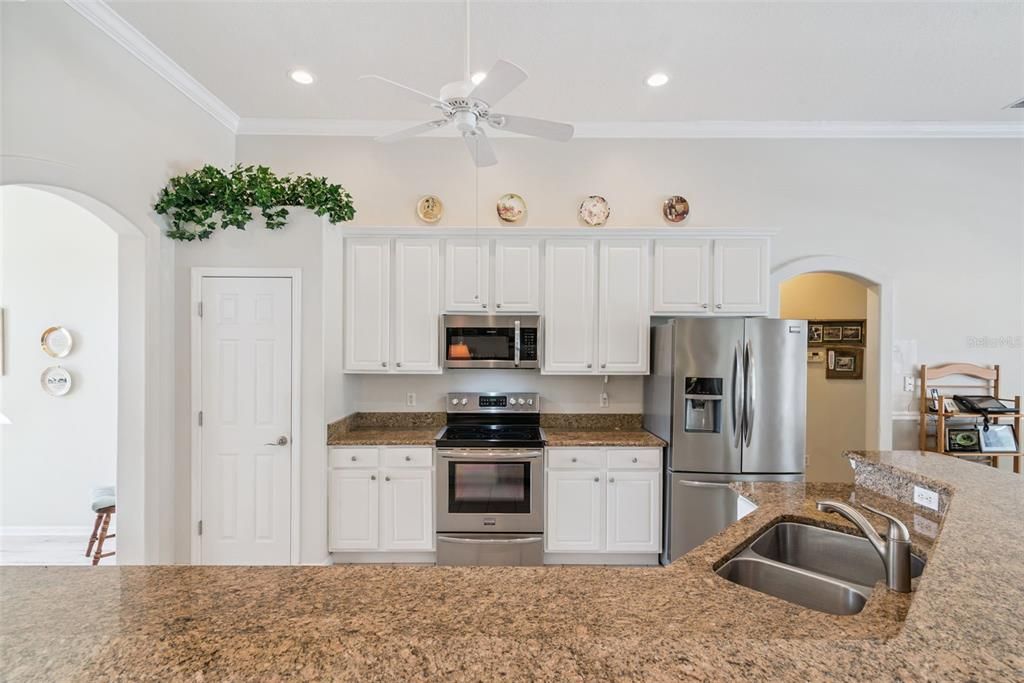 На продажу: $800,000 (4 спален, 3 ванн, 2544 Квадратных фут)