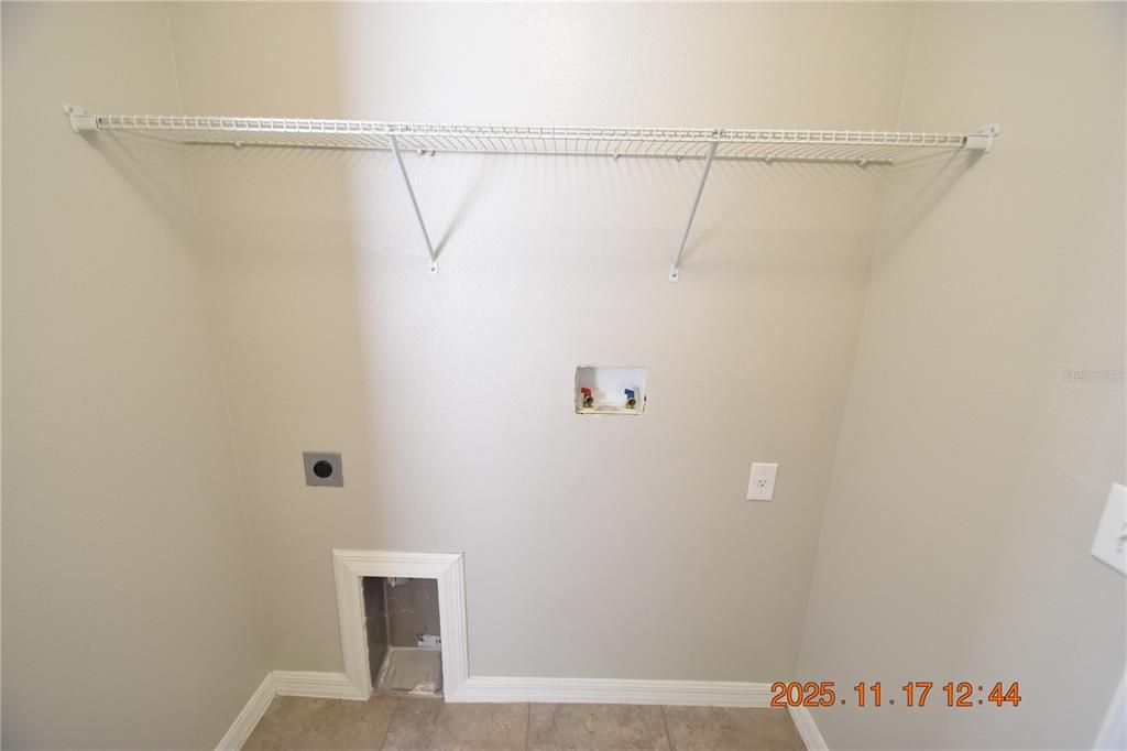 For Rent: $2,095 (4 beds, 2 baths, 1835 Square Feet)