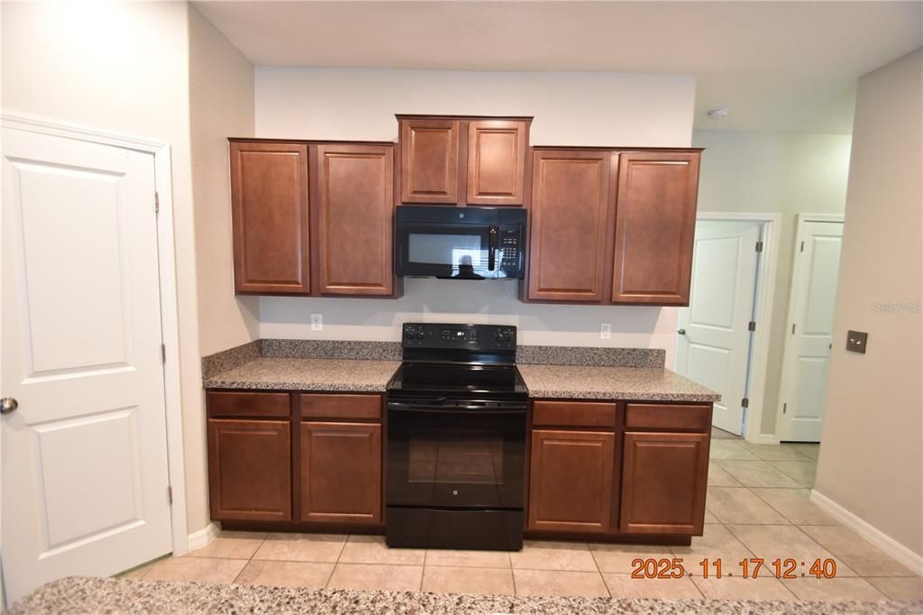 For Rent: $2,095 (4 beds, 2 baths, 1835 Square Feet)