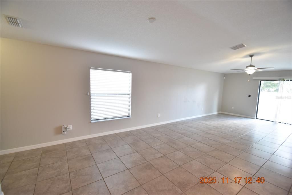 For Rent: $2,095 (4 beds, 2 baths, 1835 Square Feet)