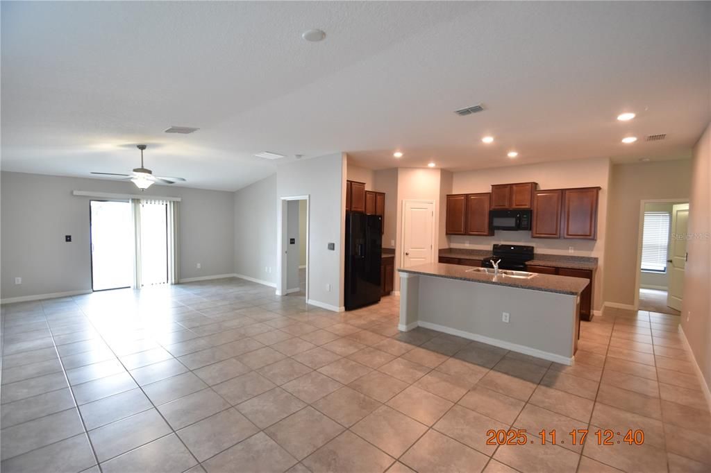 For Rent: $2,095 (4 beds, 2 baths, 1835 Square Feet)
