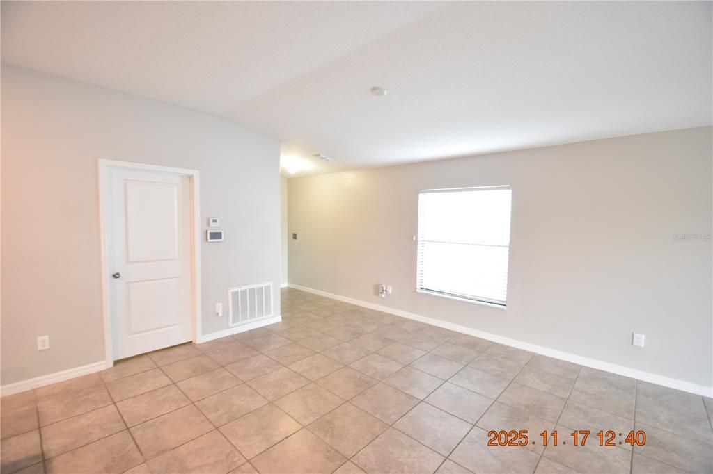 For Rent: $2,095 (4 beds, 2 baths, 1835 Square Feet)