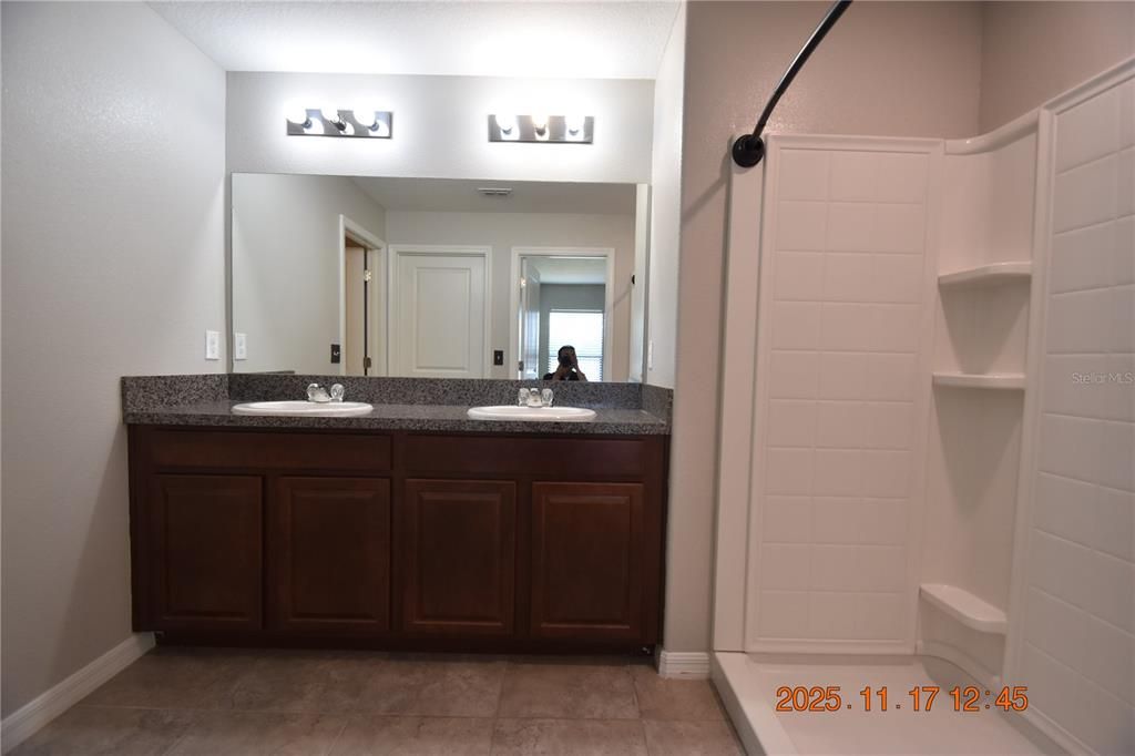 For Rent: $2,095 (4 beds, 2 baths, 1835 Square Feet)