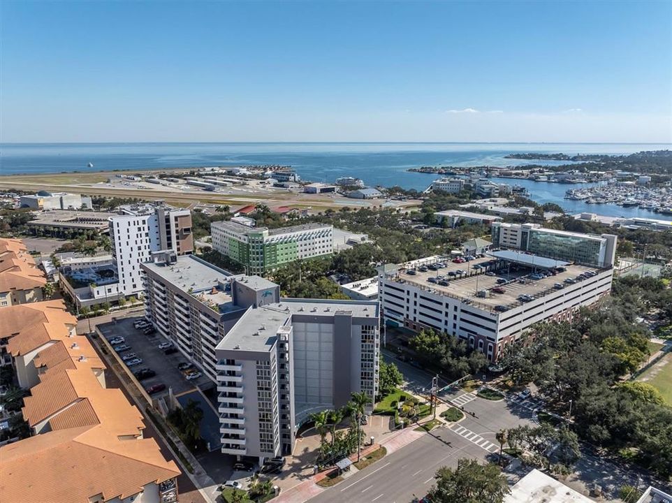 For Sale: $299,999 (1 beds, 1 baths, 811 Square Feet)