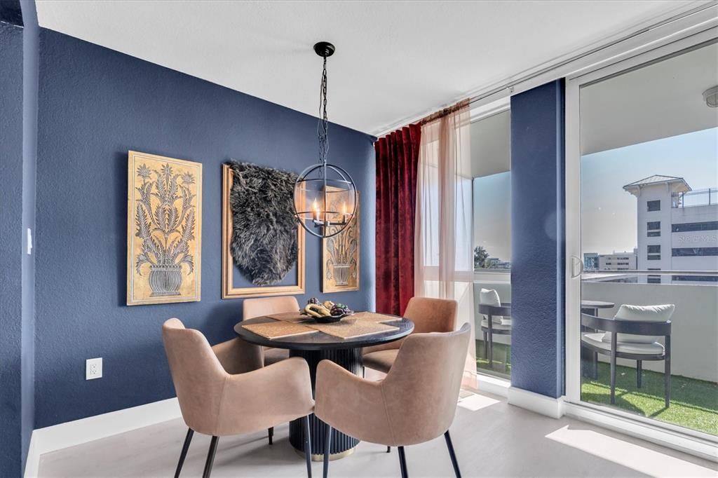 For Sale: $299,999 (1 beds, 1 baths, 811 Square Feet)