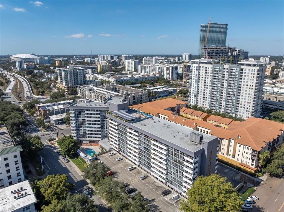 For Sale: $299,999 (1 beds, 1 baths, 811 Square Feet)