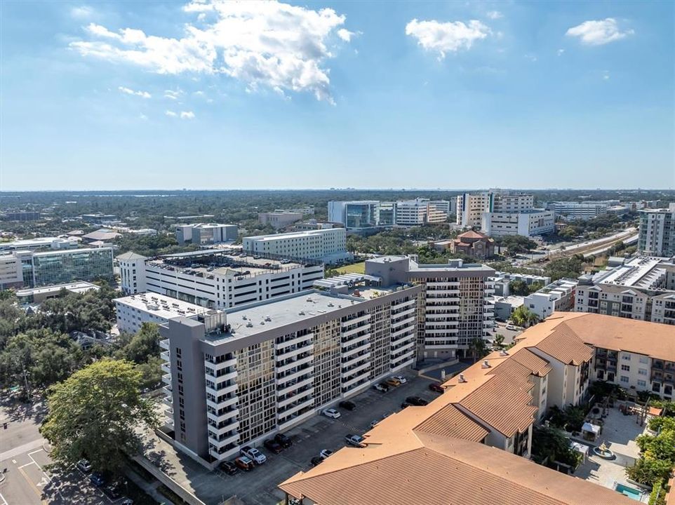 For Sale: $299,999 (1 beds, 1 baths, 811 Square Feet)